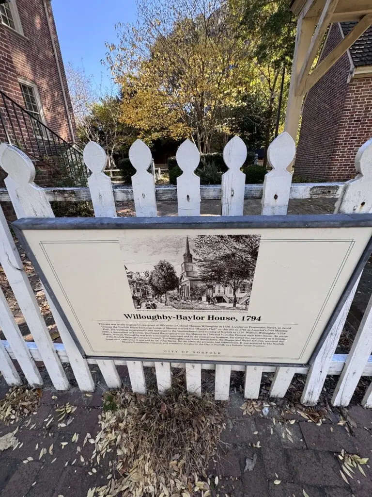 Schild Willoughby-Baylor House in Norfolk