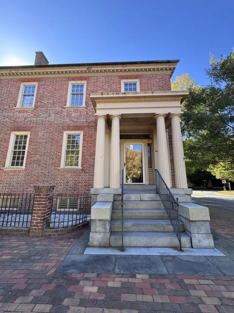Eingang Willoughby-Baylor House in Norfolk