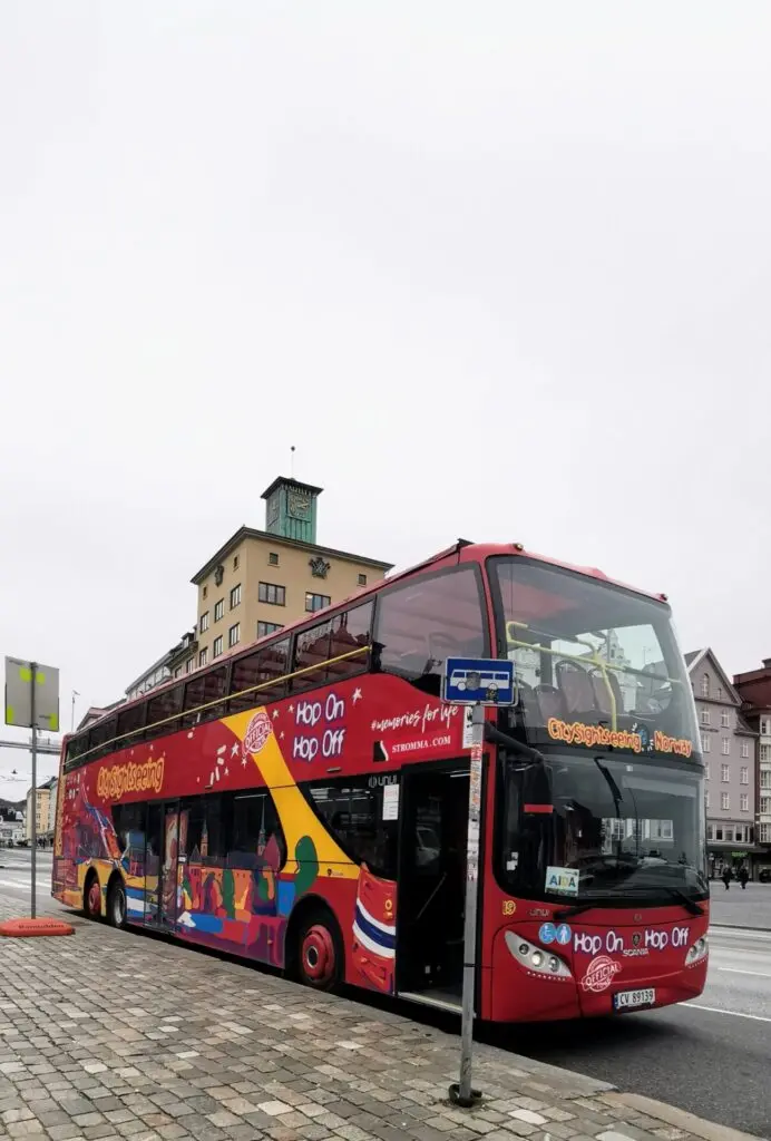 Roter Sightseeing Bus in Bergen