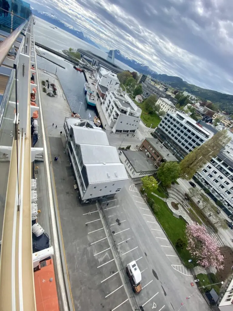 Blick auf den Hafen von Molde