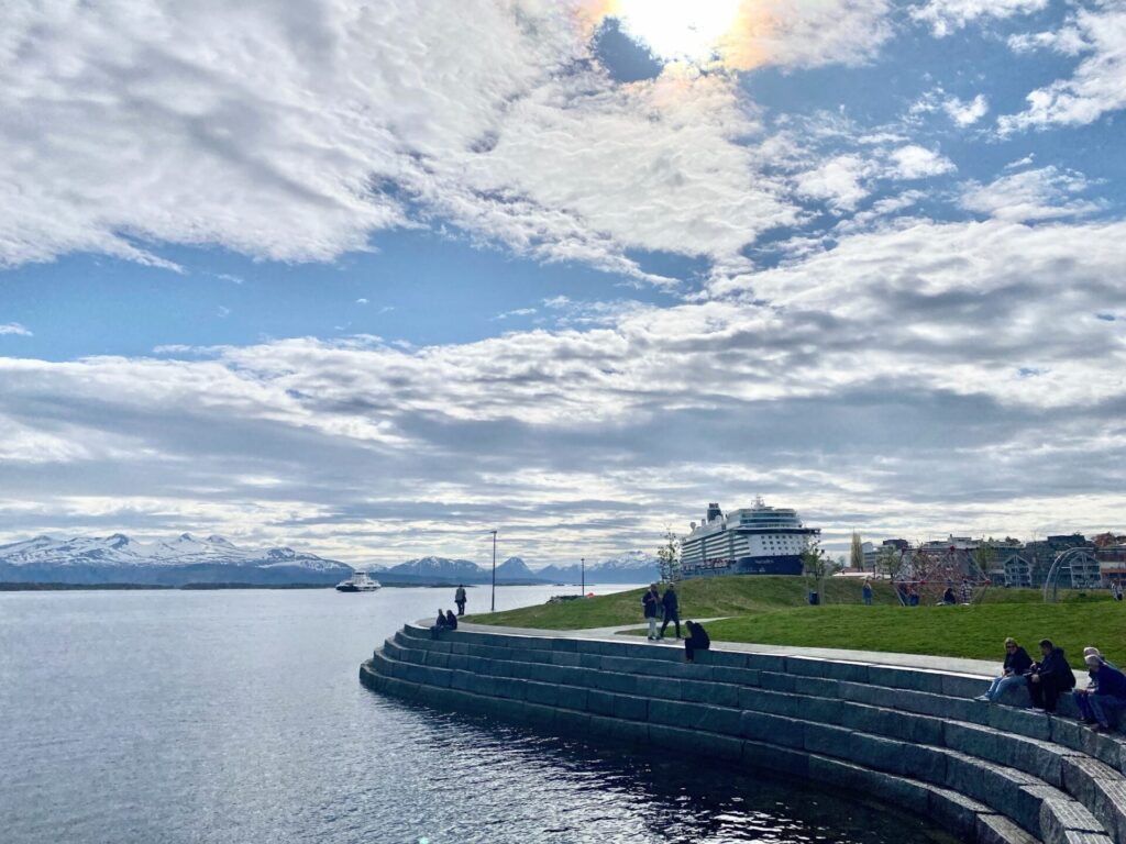 Pier und Hafen mit der Mein Schiff 4 in Molde