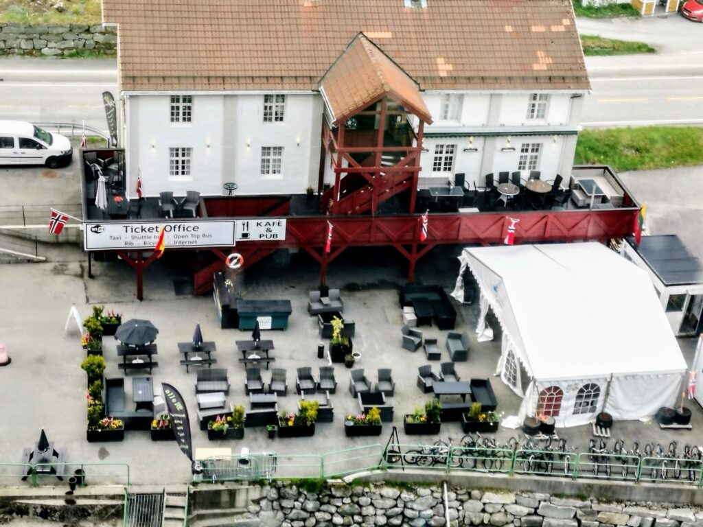 Kaffee am Pier in Olden