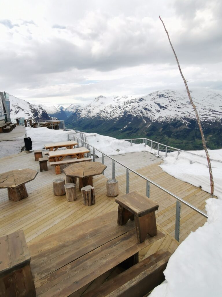 Restaurant an der Berg-Station vom Skylif Hoven in Loen