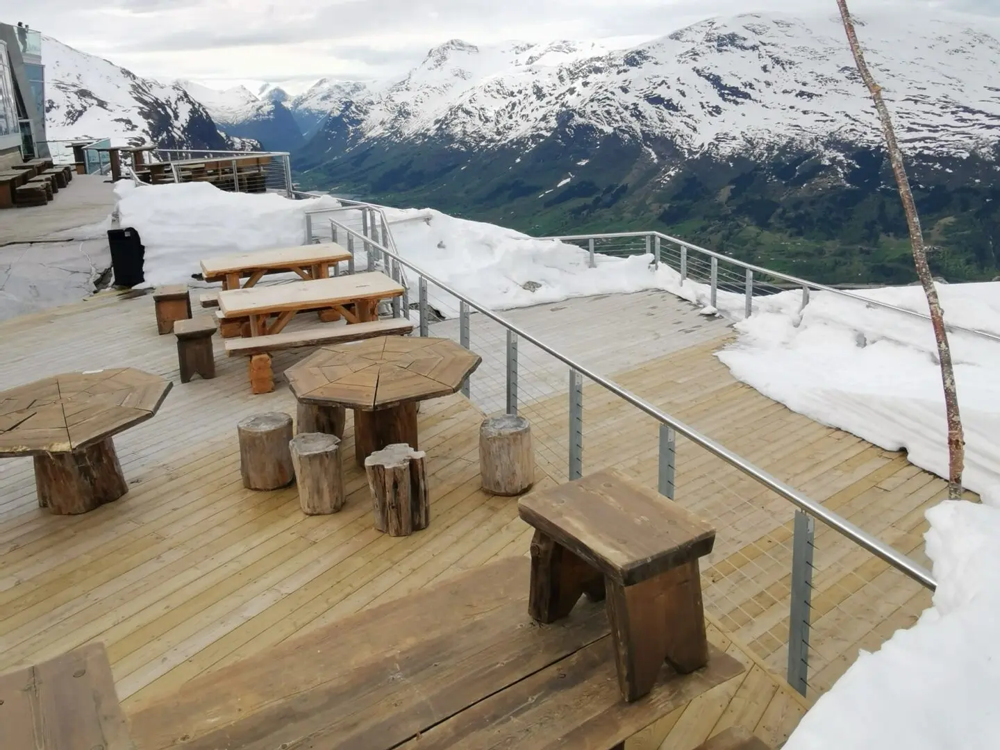 Restaurant an der Berg-Station vom Skylif Hoven in Loen