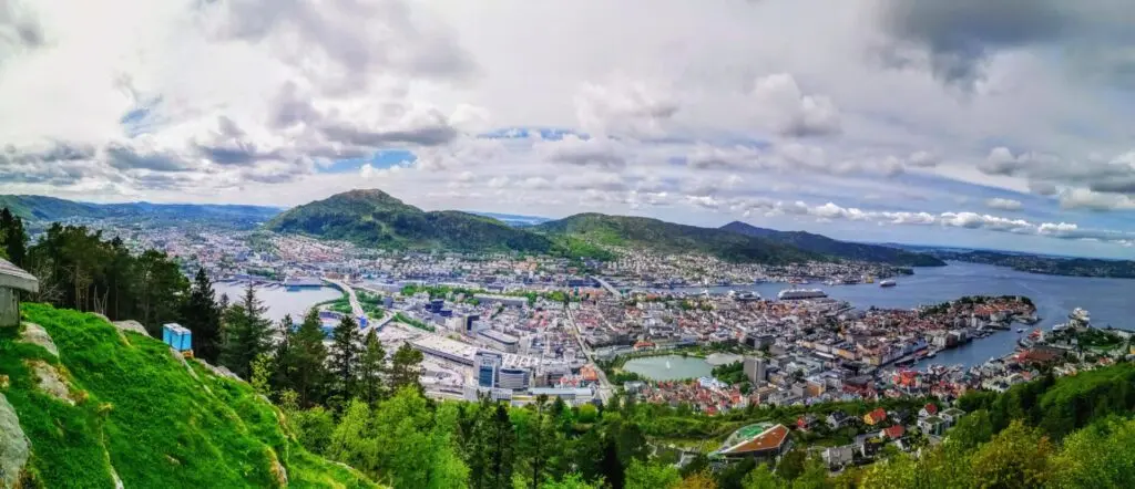 Ausblick von Floyen auf Bergen und Natur