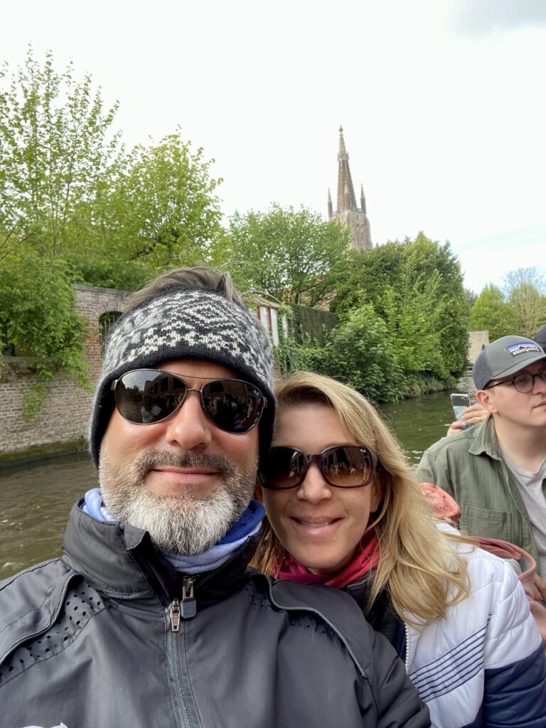 Pärchen auf Bootstour in Brügge