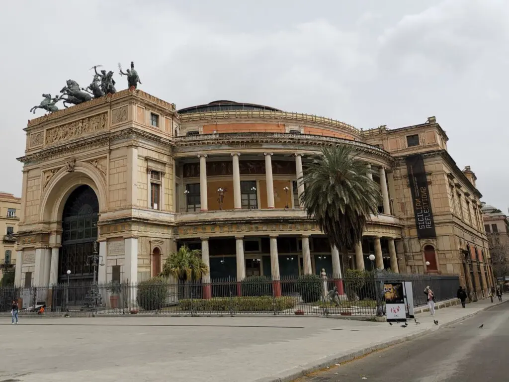 Teatro Politeama in Palermo von außen