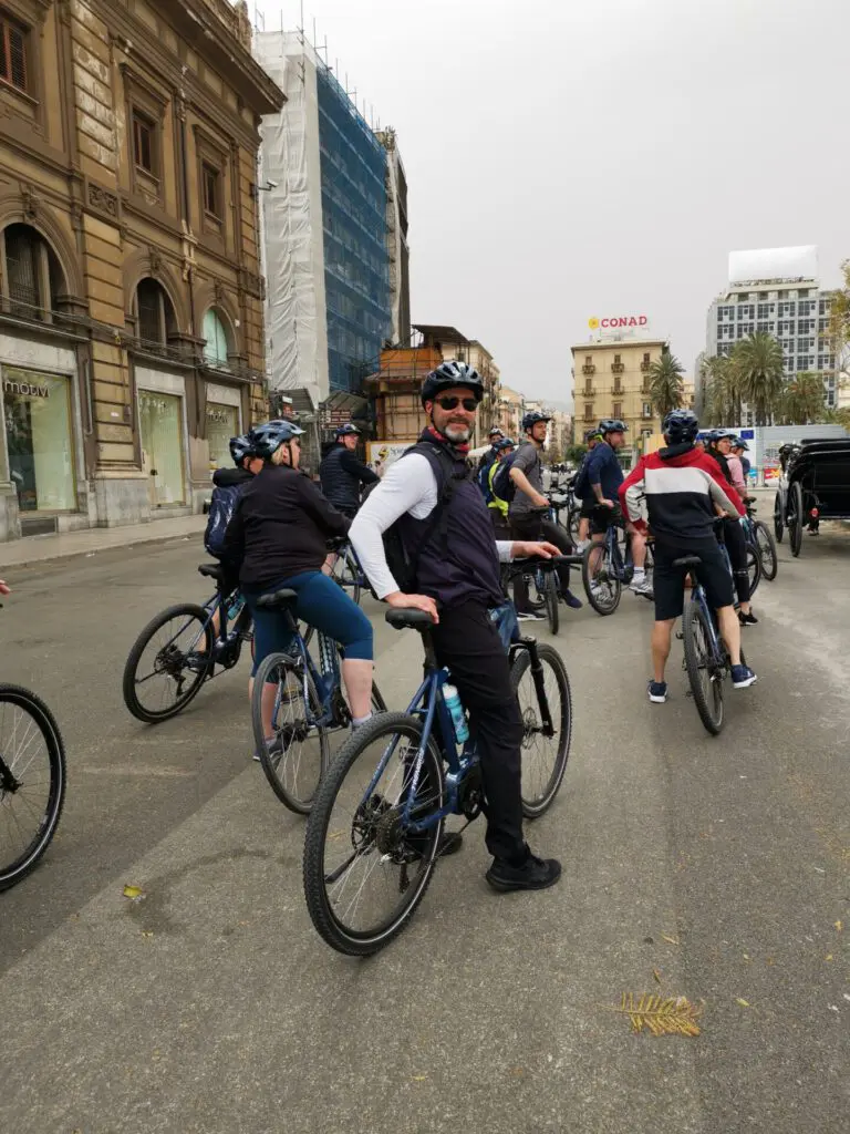 Radfahrer in der Stadt Palermo