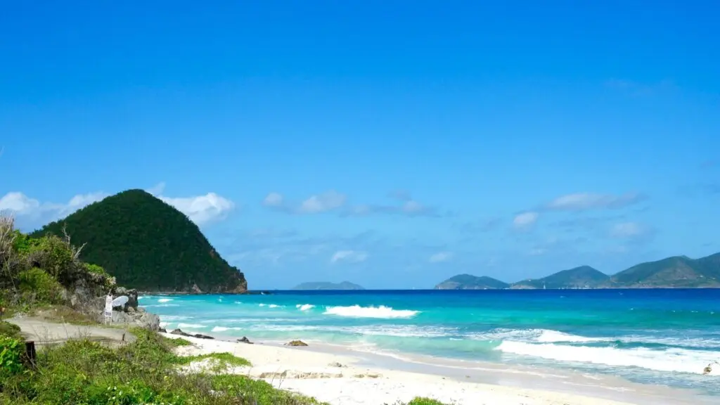 Karibischer Strand und Meer in Road Town Tortola