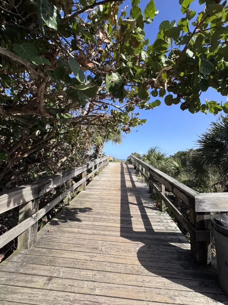 Steg zum Jetty Park Beach in Port Canaveral