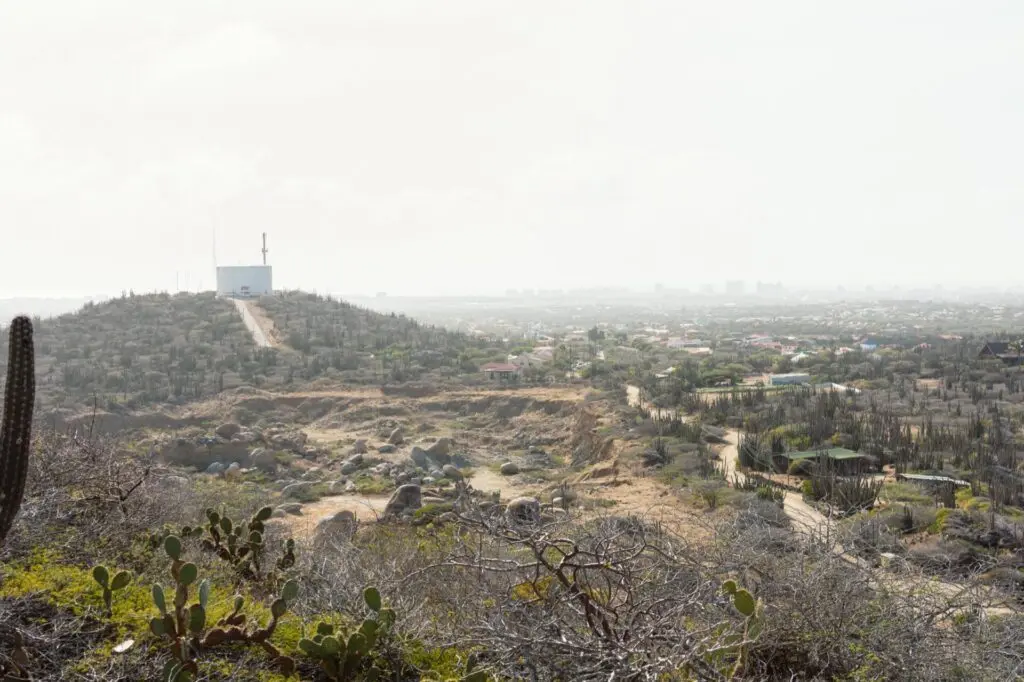 Karge Landschaft im Nationalpark auf Aruba 