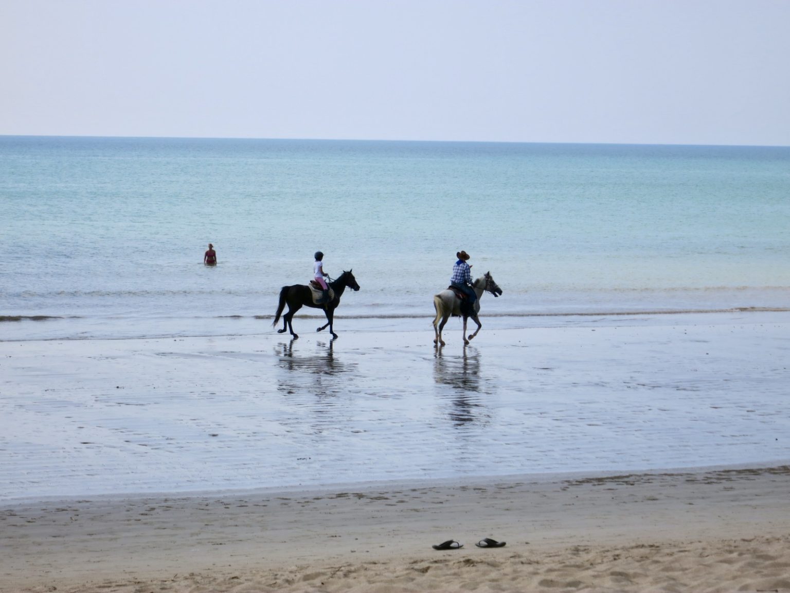 Reiter am Strand vom Khao Lak