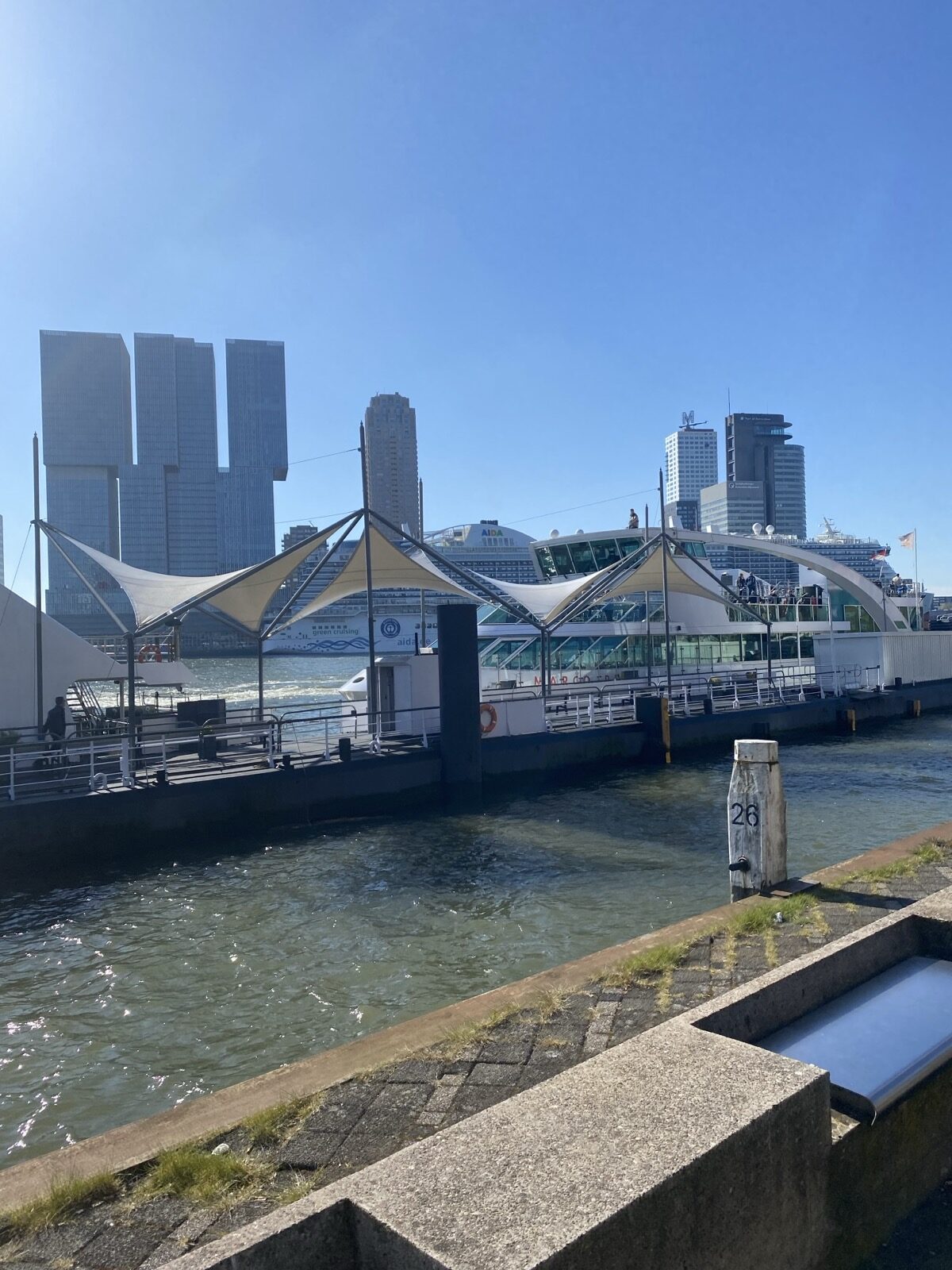 Haltestelle für Boots-Touren in Rotterdam