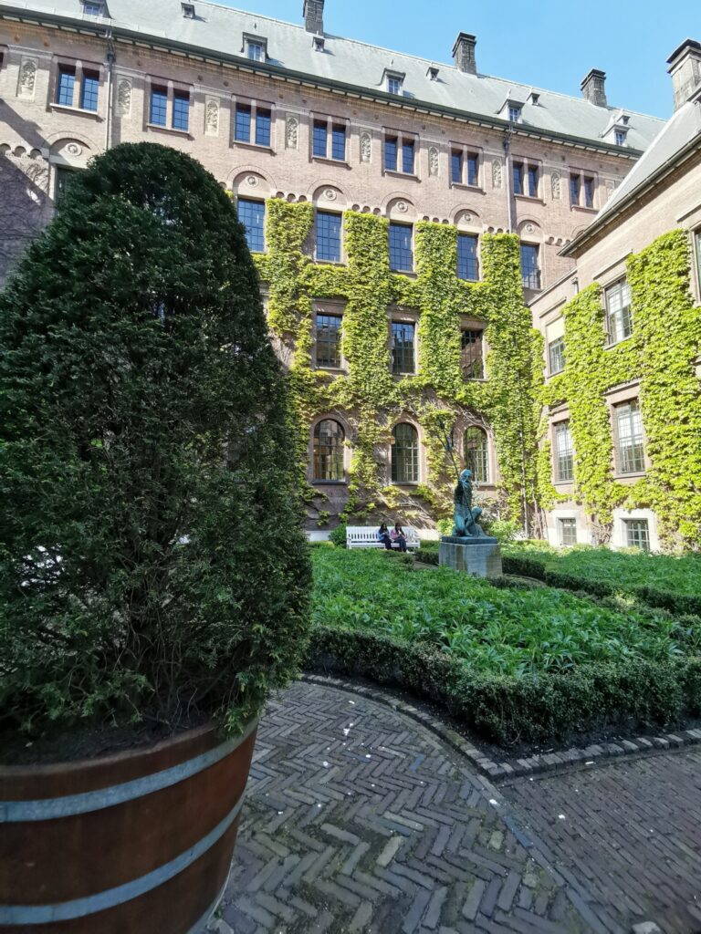 Rathaus Garten Rotterdam