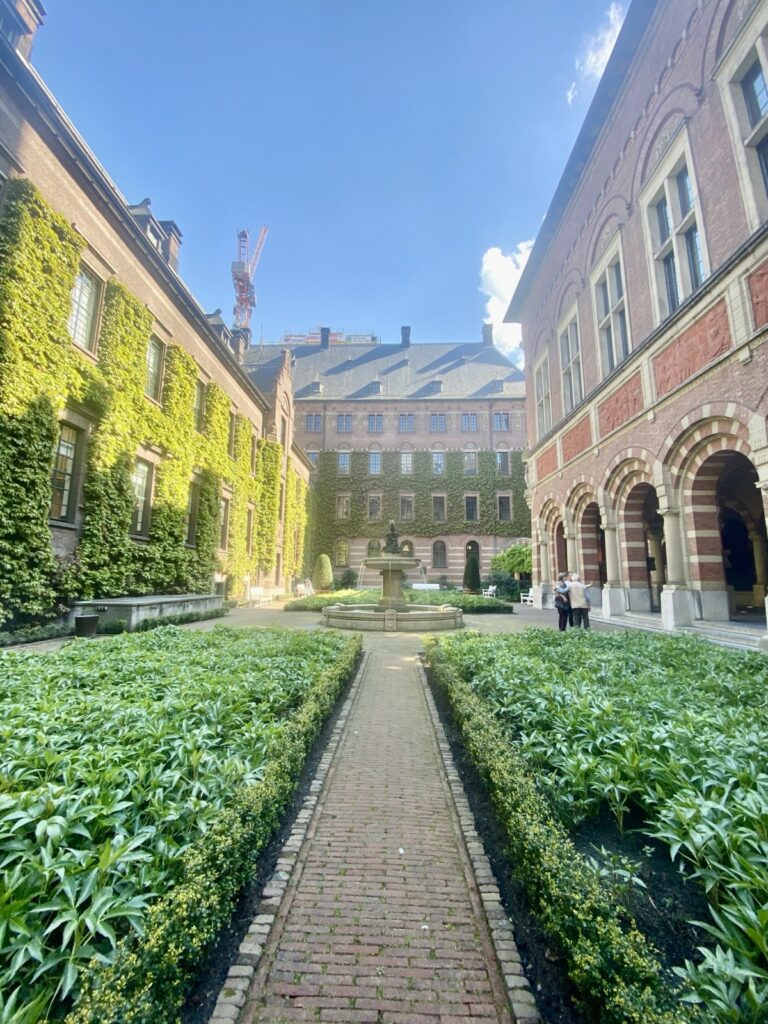 Rathaus Garten Rotterdam