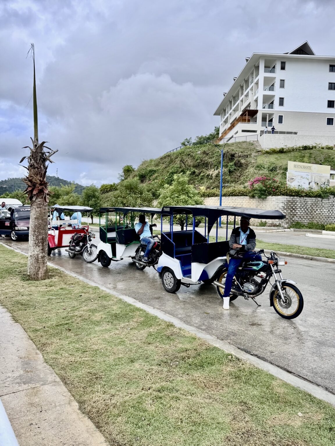 Tuk Tuks auf Samana