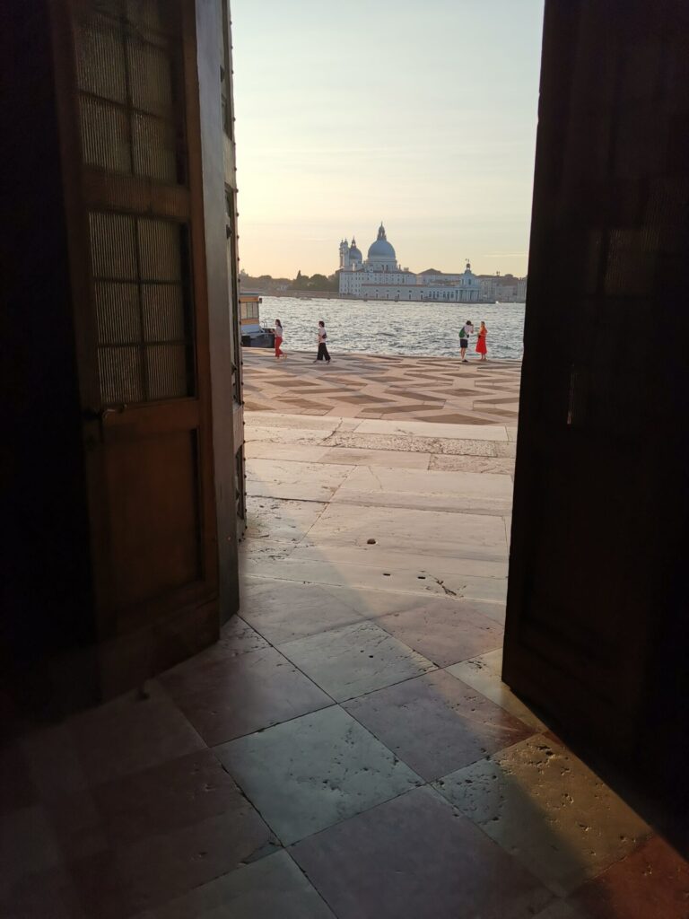 Eingang San Giorgio Maggiore Kirche in Venedig
