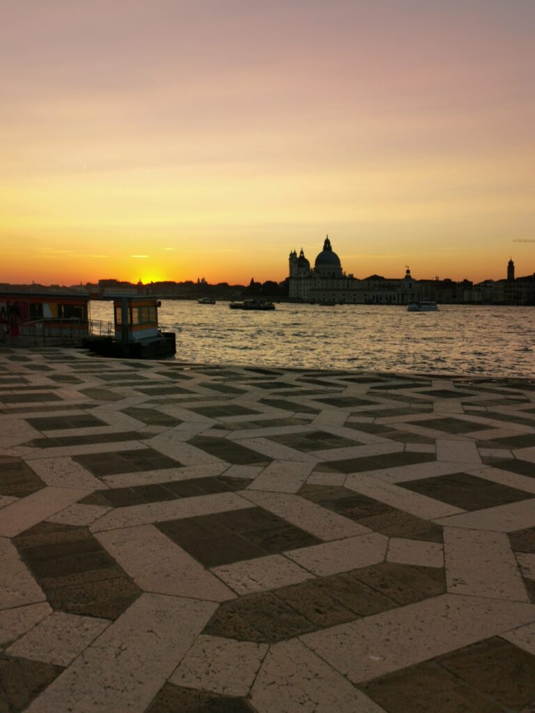 Vorplatz der San Giorgio Maggiore Kirche in Venedig