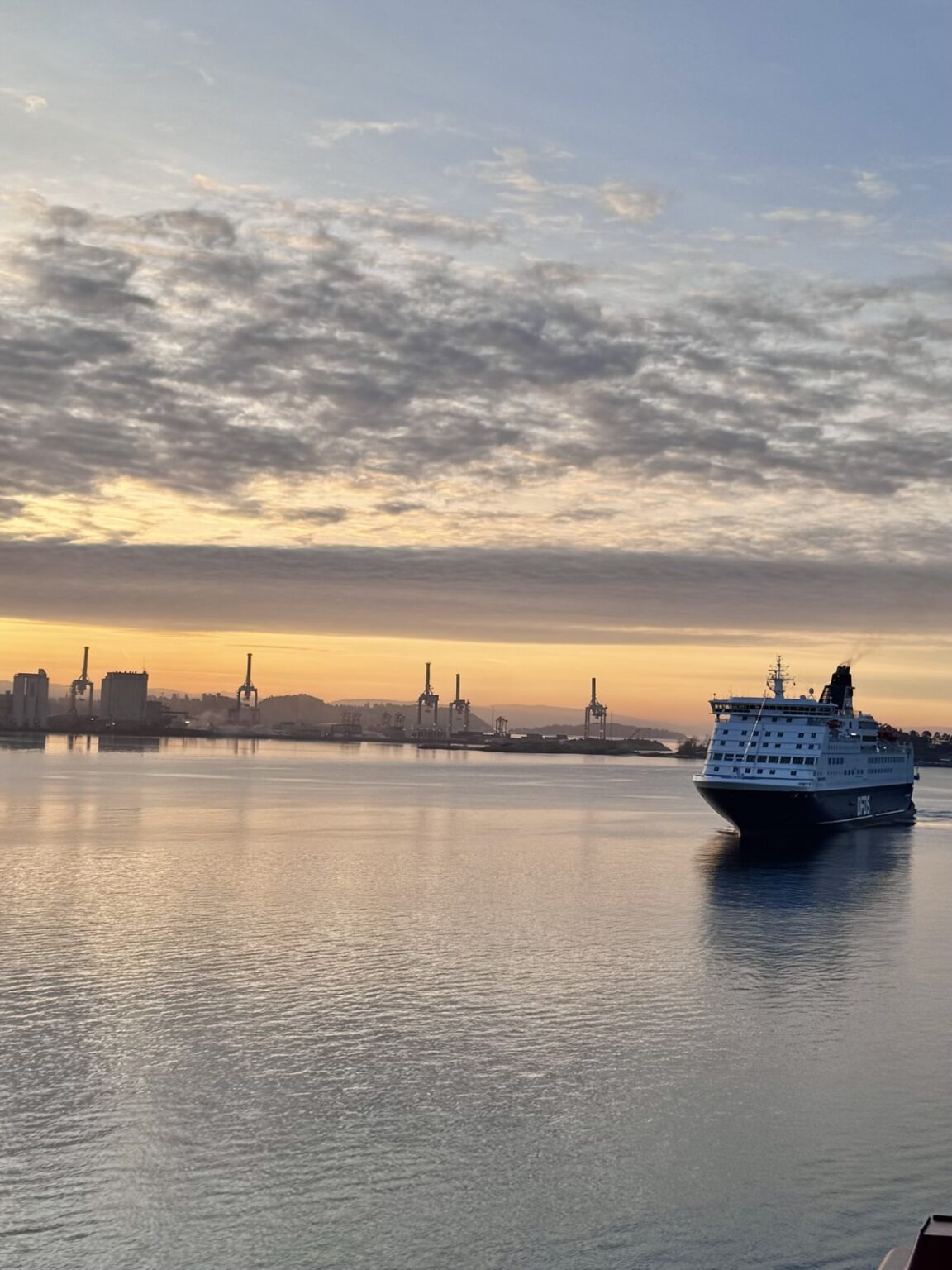 Einfahrt Hafen Oslo bei Sonnenaufgang
