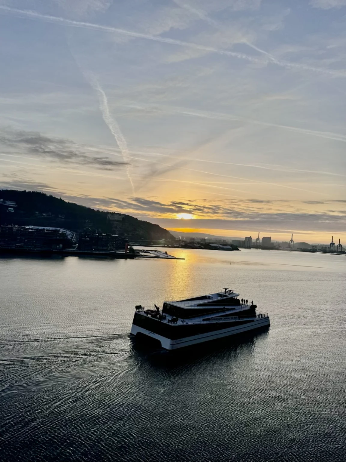 Einfahrt Hafen Oslo bei Sonnenaufgang