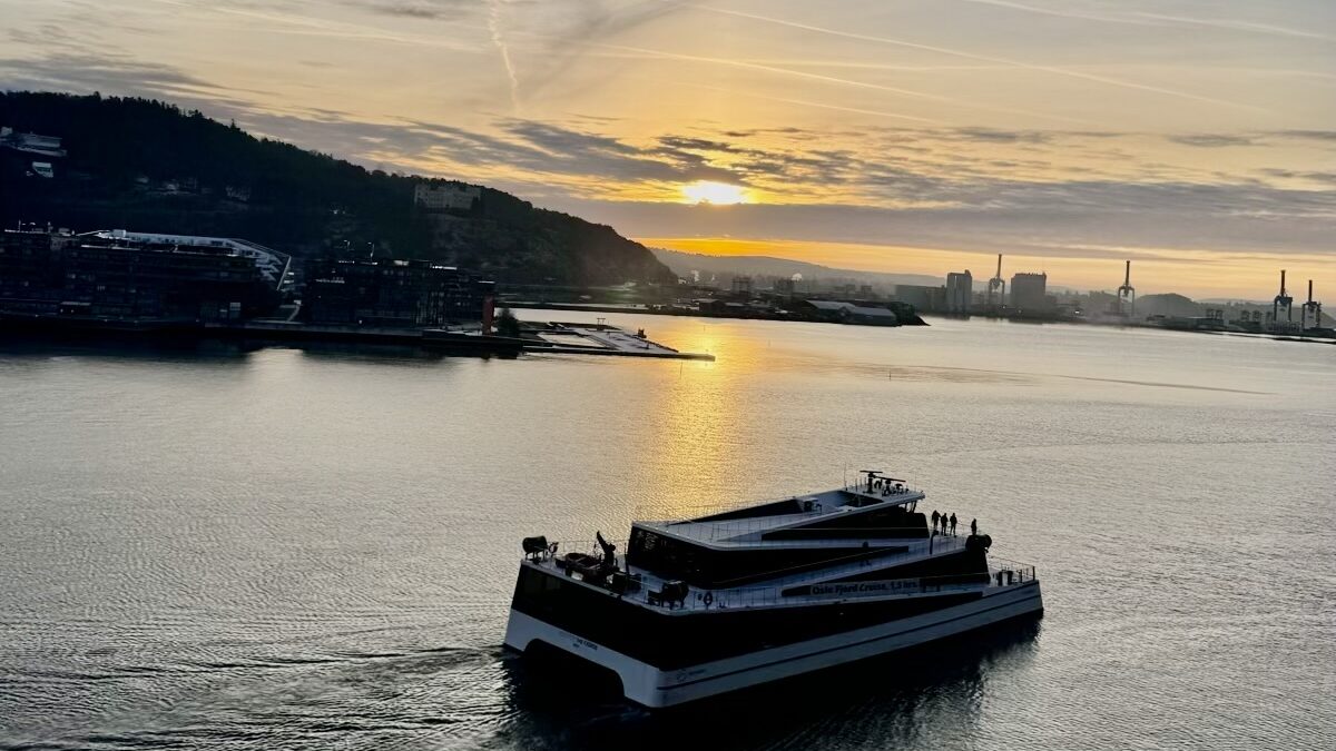 Einfahrt Hafen Oslo bei Sonnenaufgang