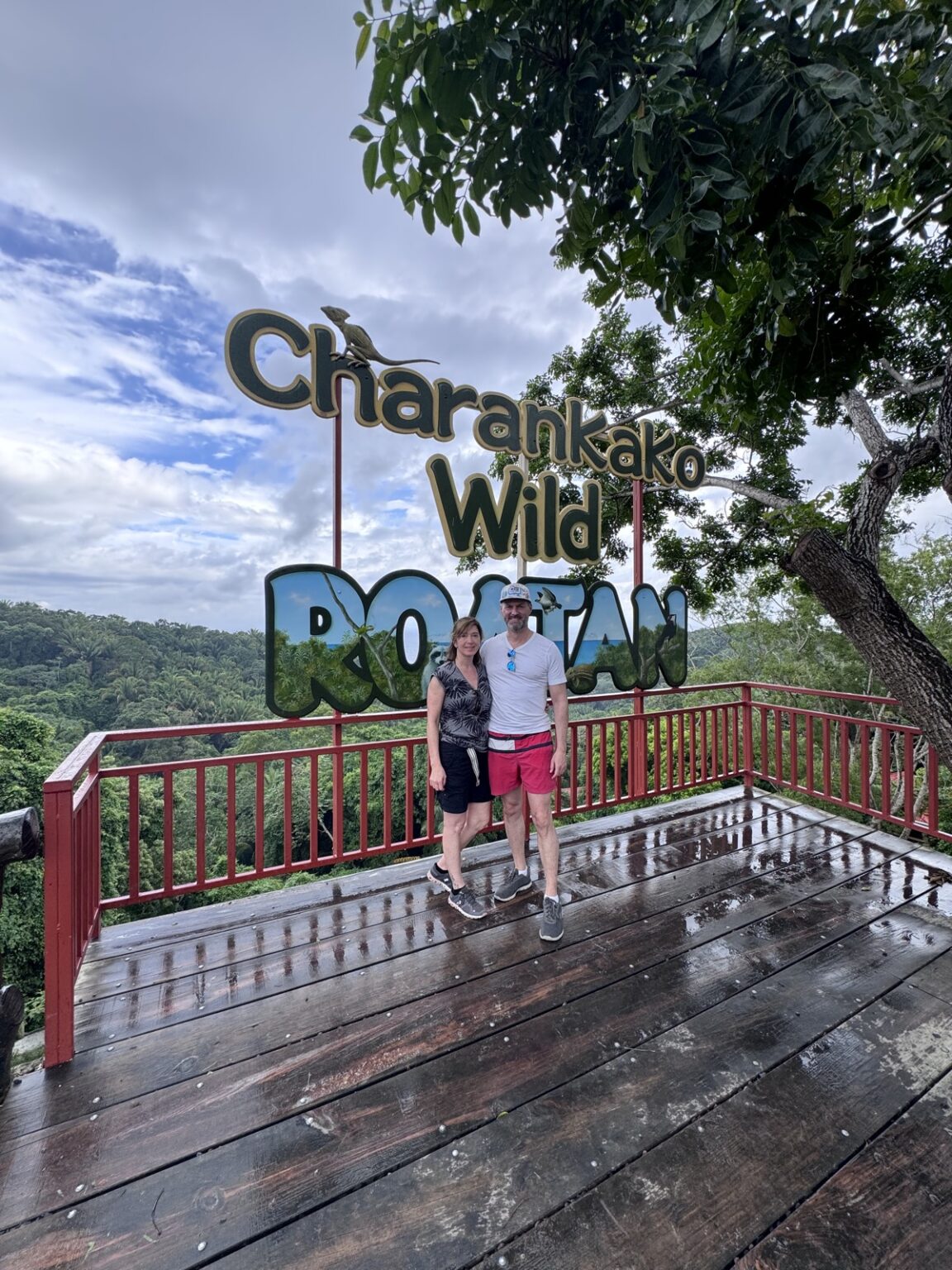 Roatan Aussichtspunkt mit Schriftzug