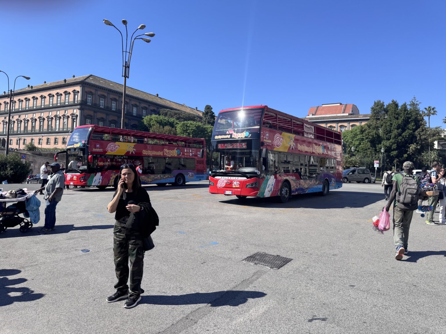 Sightseeing-Bus in Neapel