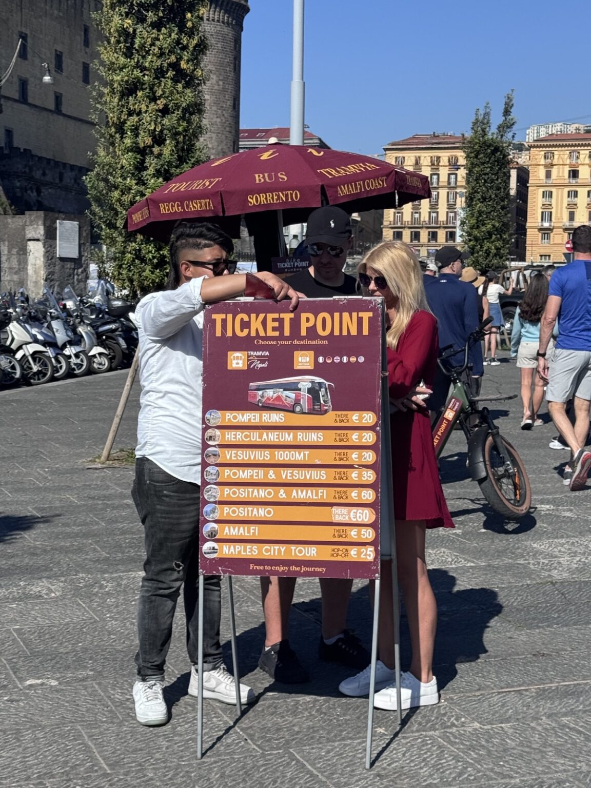 Sightseeing-Bus Schalter in Neapel