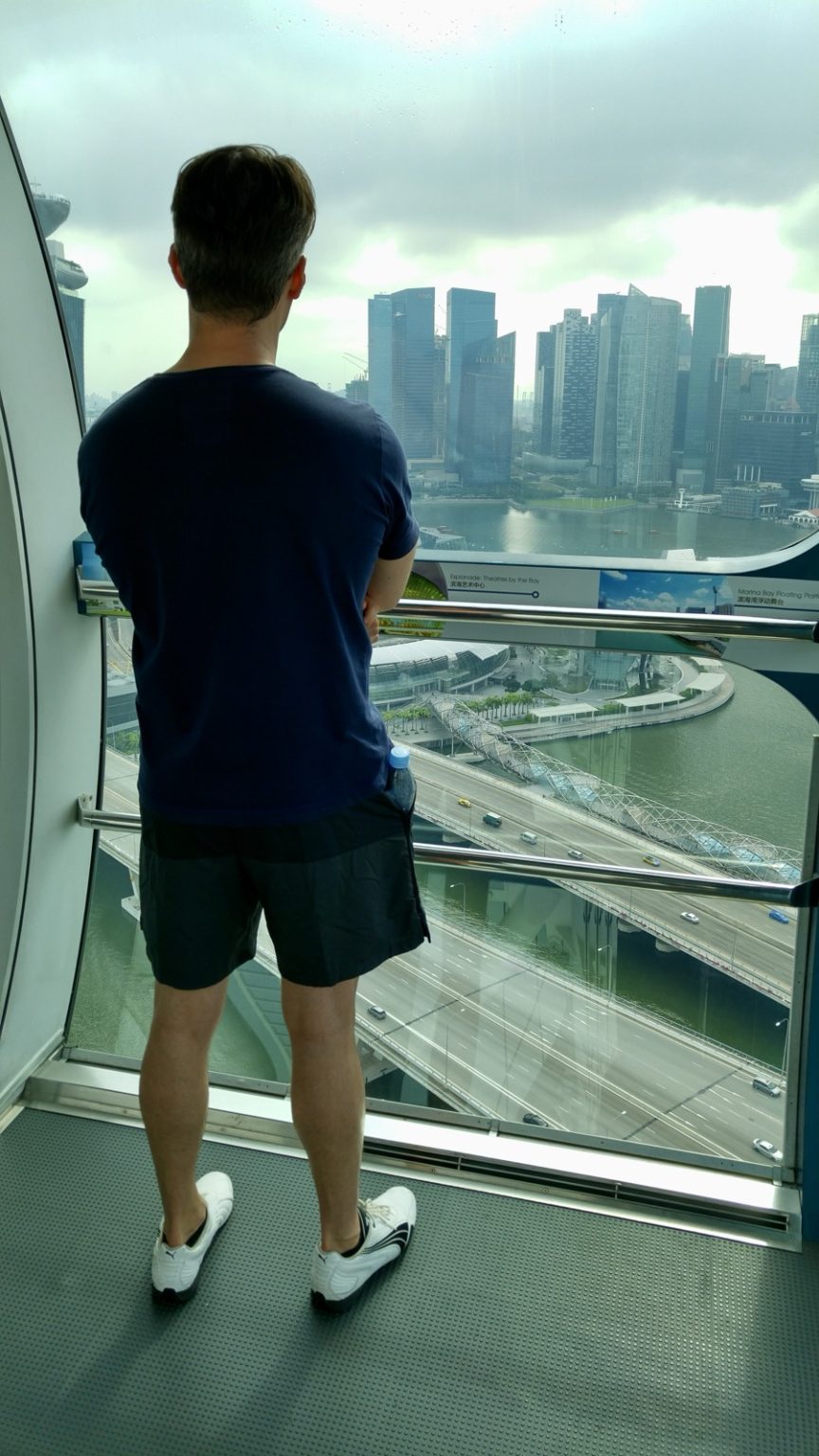 Mann in Singapur Flyer