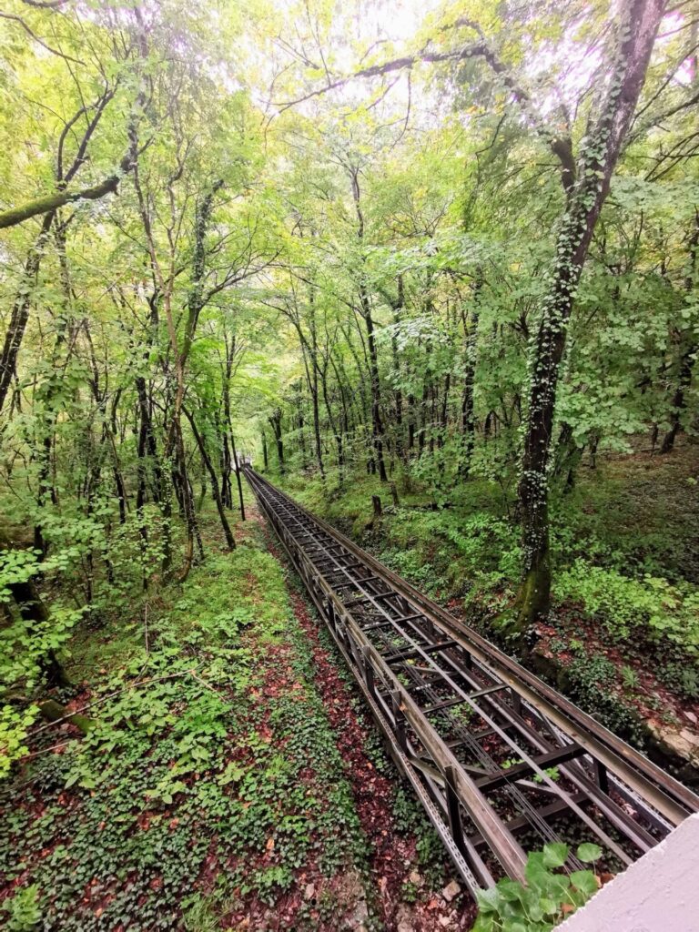 Aufzug in den Höhlen von Škocjan