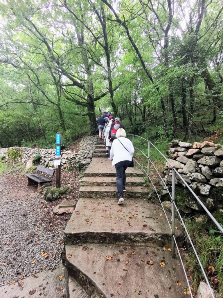 Treppe zu  den Höhlen von Škocjan