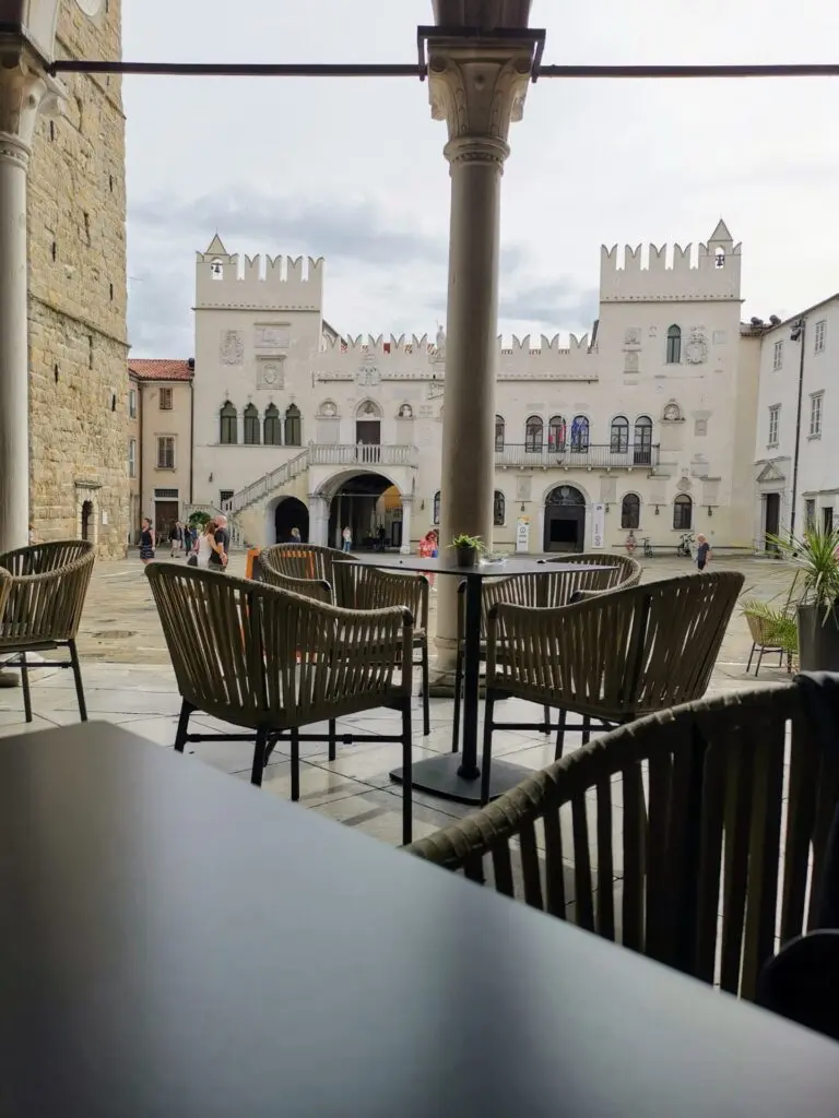 Blick auf den Prätorenpalast in Koper