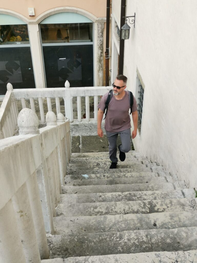 Treppe auf den Prätorenpalast in Koper