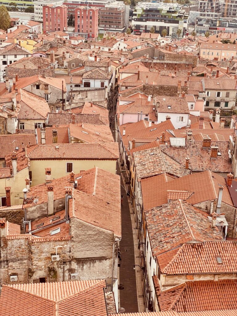 Blick auf Koper vom Bell Tower i