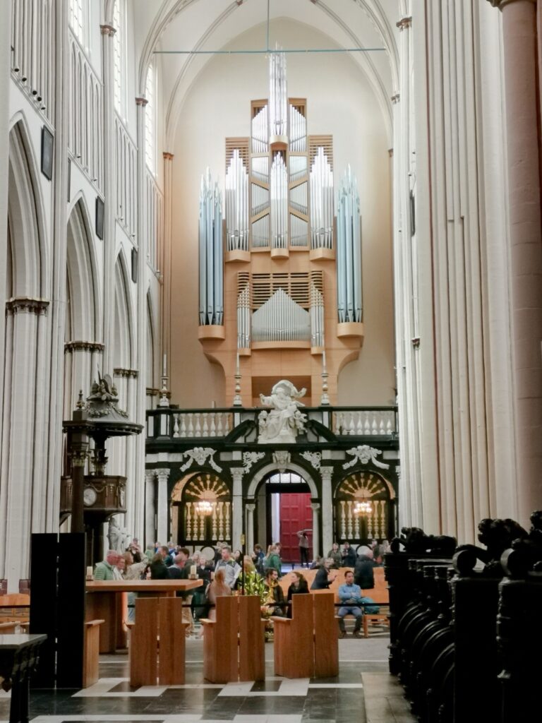 St.-Salvator-Kathedrale  von innen