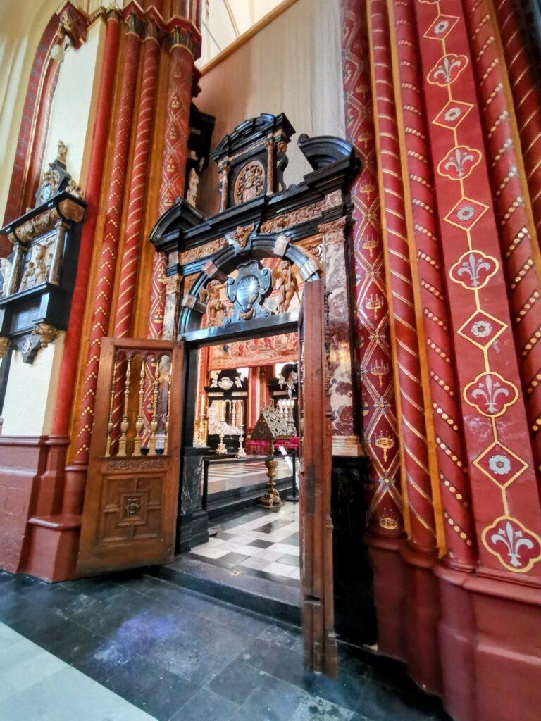 St.-Salvator-Kathedrale  von innen