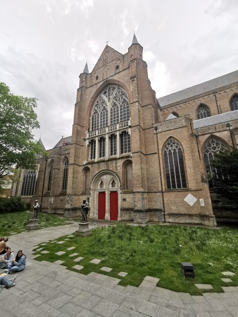 St.-Salvator-Kathedrale in Brügge von aussen