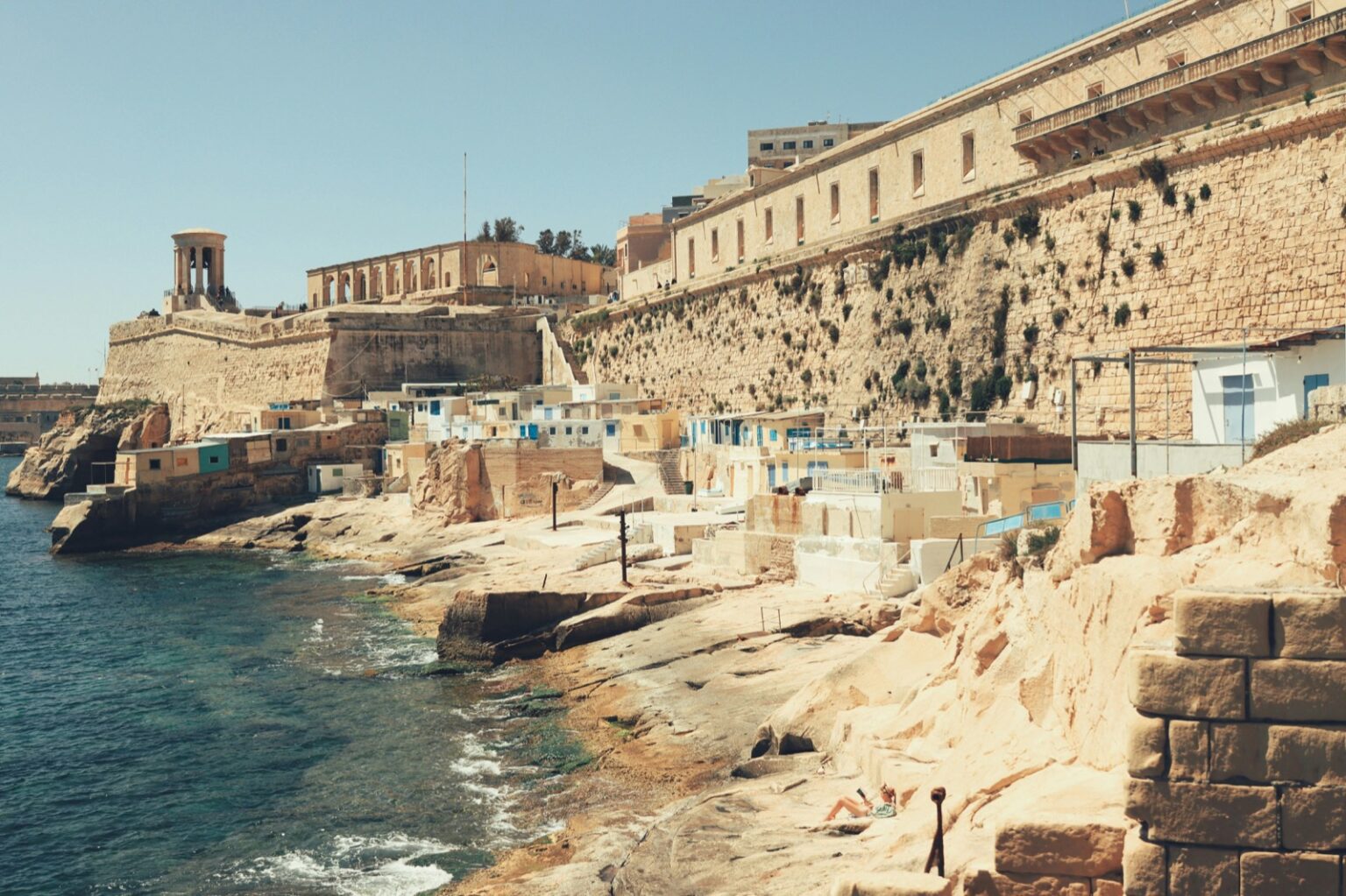 Blick auf den Wuestenwinds Beach in Valletta