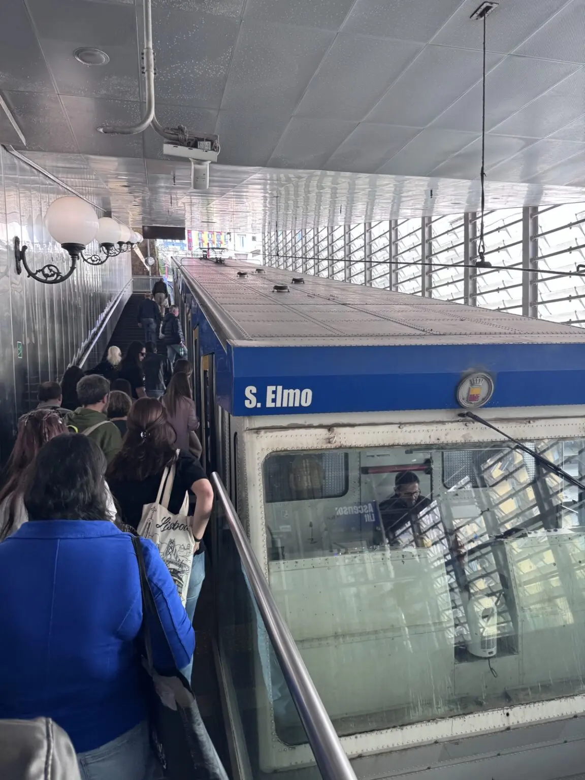 Standseilbahn in Neapel