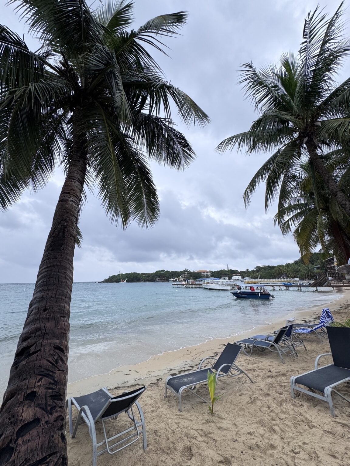 Strand auf Roatan Honduras