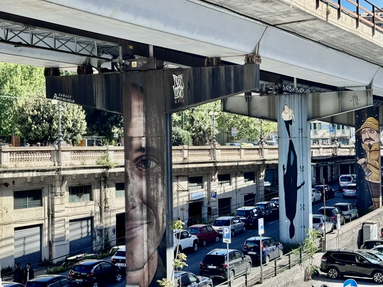 Blick von Brücke am Hafen Genua