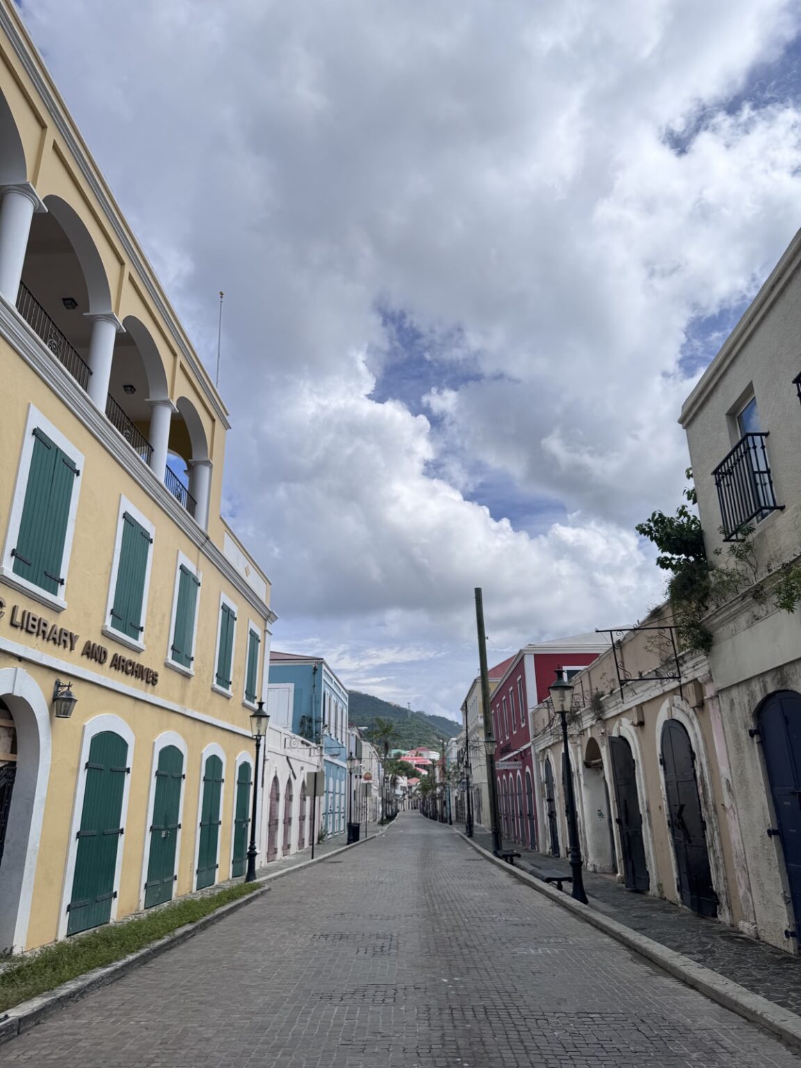 Gasse im Zentrum Charlotte Amalie auf Saint Thomas