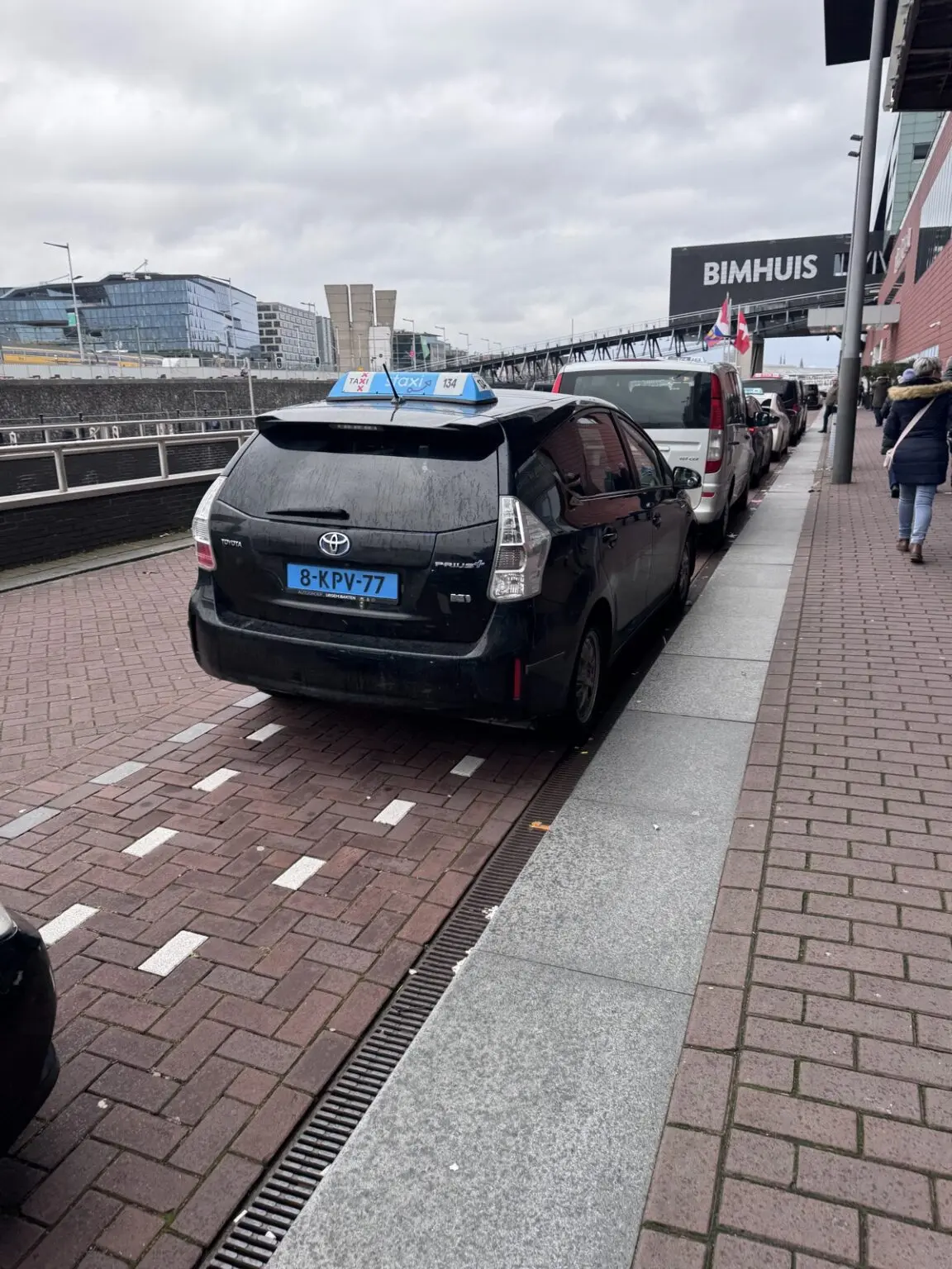 Taxi am Hafen in Amsterdam