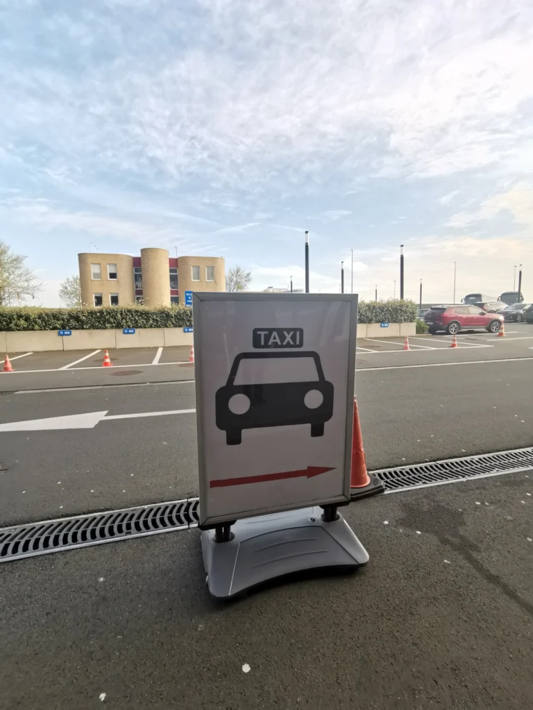 Taxi-Aufsteller am Hafen in Zeebrügge