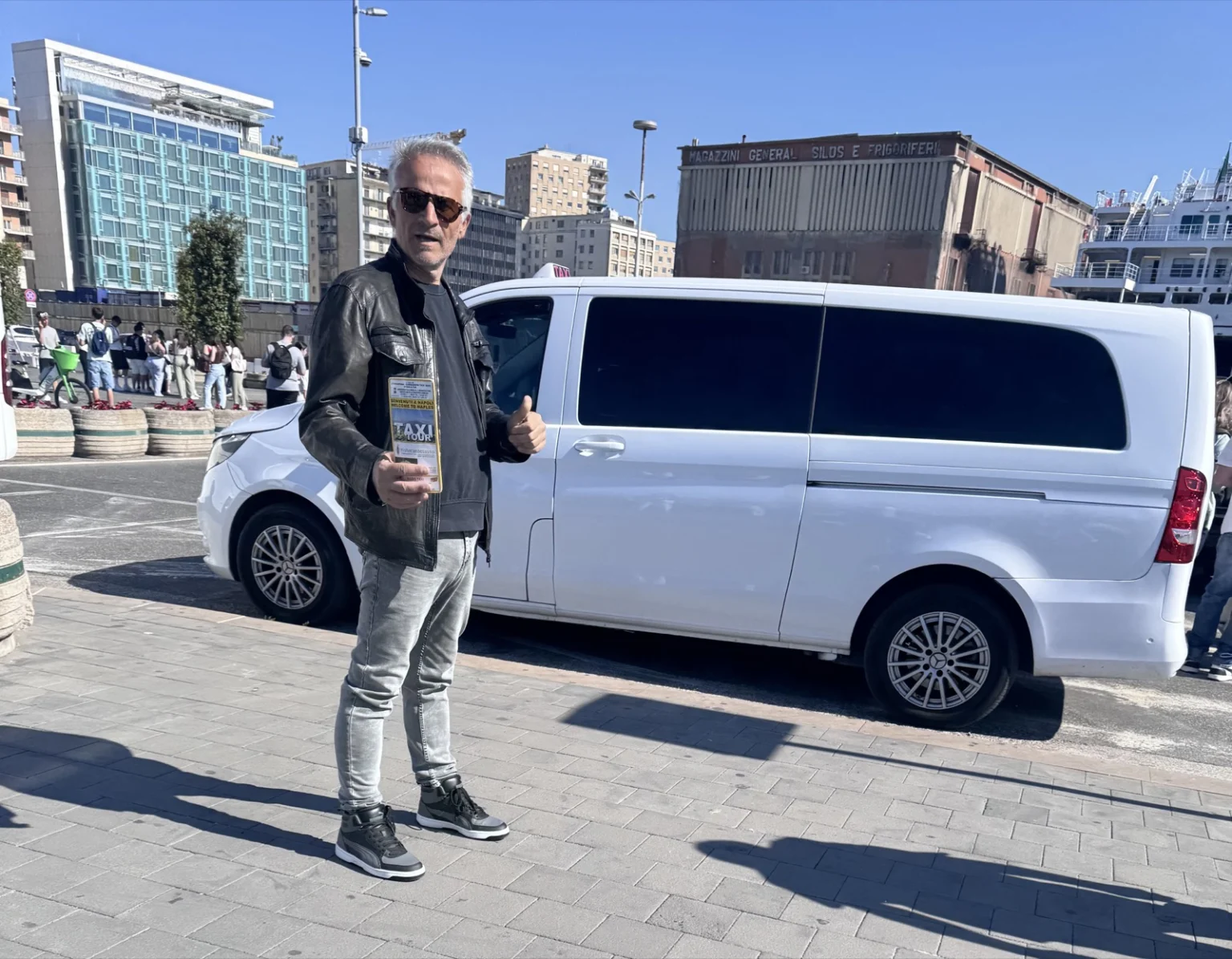Tourguide Neaple