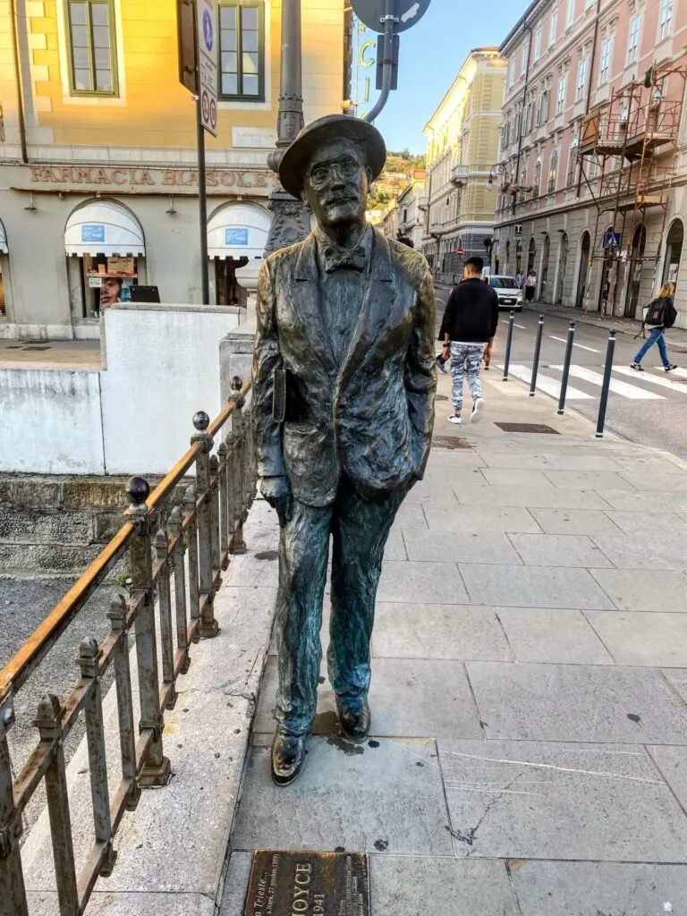 James Joyce statue am Canal Grande di Trieste