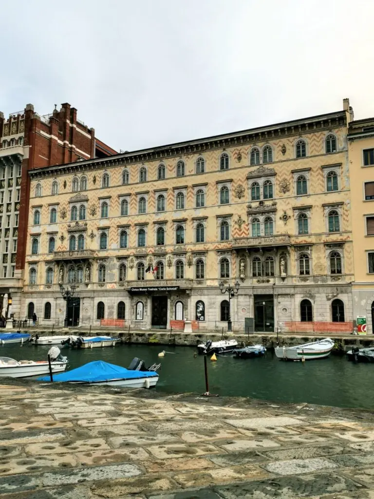 Palazzo Gopcevich am Canal Grande di Trieste