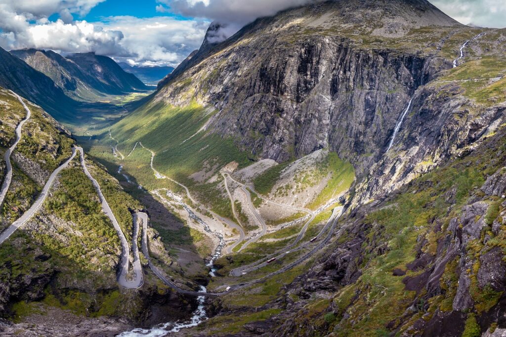 Blick auf den Trollestigen in Norwegen