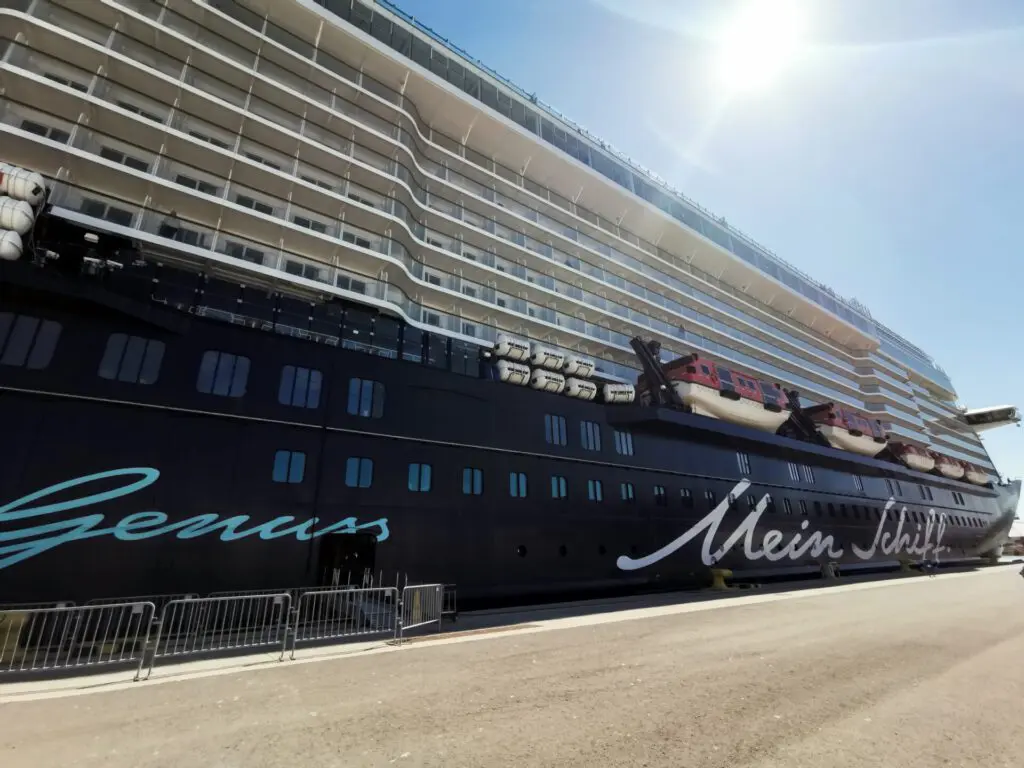 Mein Schiff am Hafen von Valencia