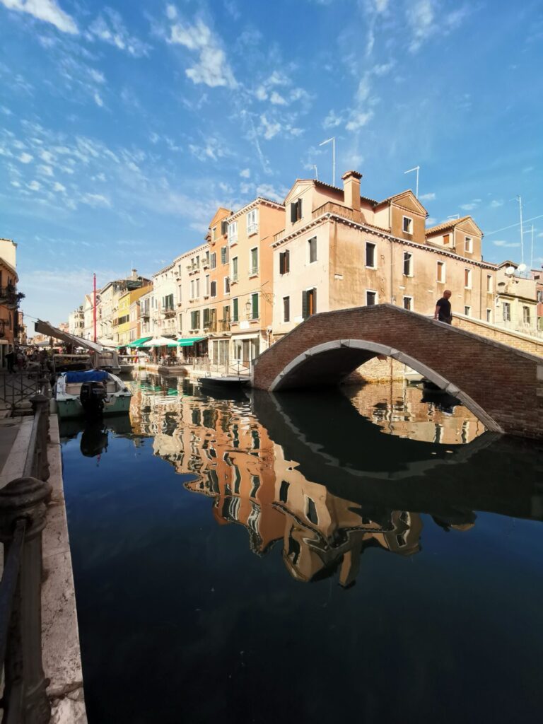 Brücke über einem Kanal in Venedig
